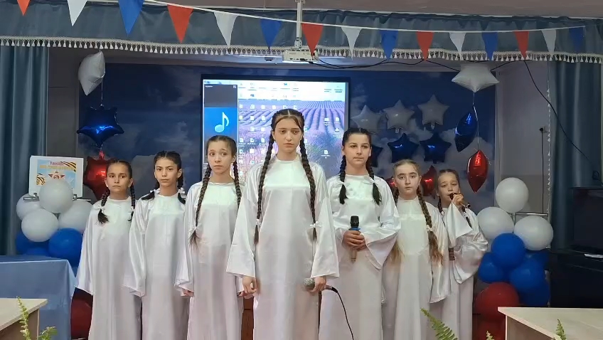 Выступление вокального ансамбля «Веселые нотки».